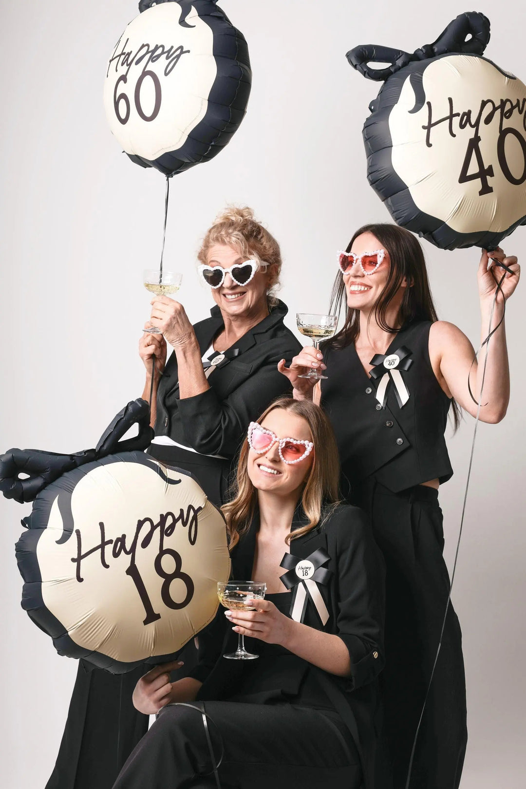 40th Birthday Balloon – Black & Cream Happy 40 Foil Balloon - Coquette Theme With Scallop Edge And Bow - Inflate With Helium Or Air - Jolie Fete UK