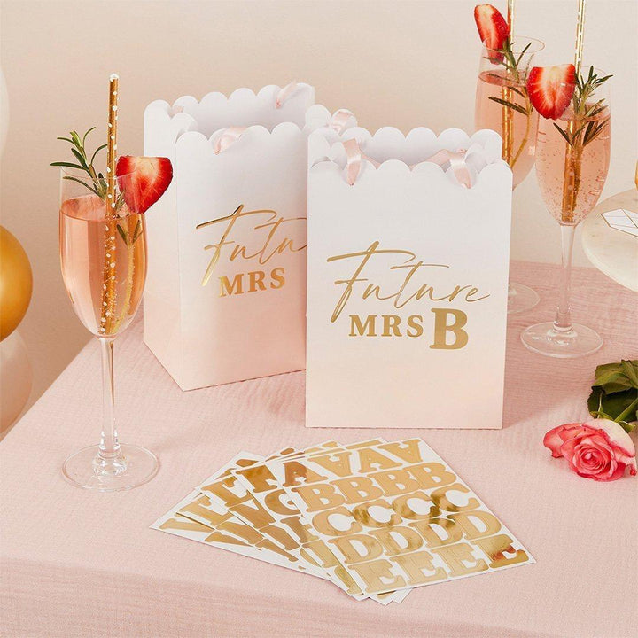 Future Mrs Sign - Customisable Hen Party Table Decor - White & Pink Peach Signage - Personalised Bride to Be Decoration - Custom Surname - Jolie Fete UK