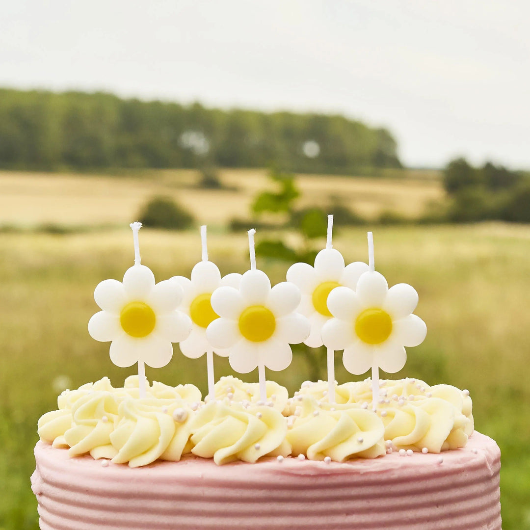 Daisy Shaped Cake Candles - Floral Birthday Cake Toppers - Daisy Theme Hen Party, Baby Shower & Garden Party Decorations - Pack of 5 - Jolie Fete UK
