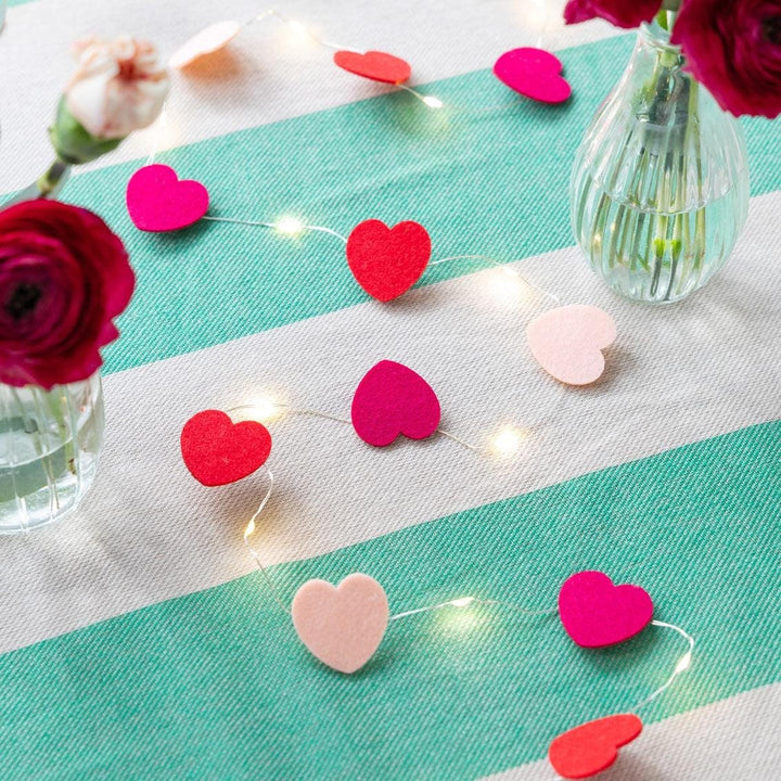 Felt Heart String Lights - Red & Pink Wool Garland - Battery Operated Fairy Lights - Romantic Valentine's Decor - 2m - Jolie Fete UK