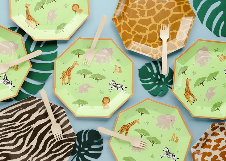 Safari Paper Plates - Kids Jungle Party Decorations - Green Octagonal Safari Animals Plates for Birthday - Wild One Tableware - Pack Of 8 - Jolie Fete UK