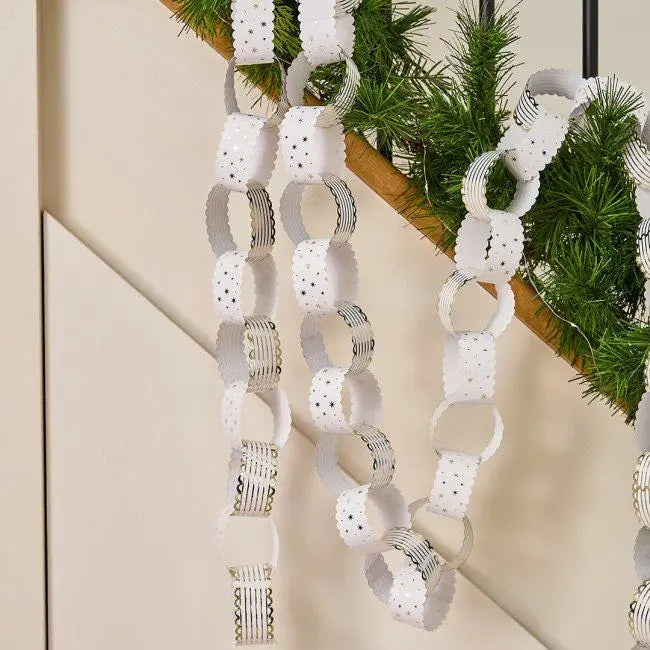 White & Gold Scallop Edge Christmas Paper Chains - Pack of 48 - DIY Xmas Decorations - Christmas Garland Craft Kit - Home Party Decor - Jolie Fete UK