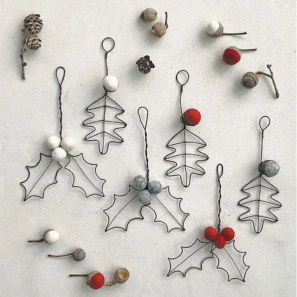 Wire Holly Leaf With Red Berries - Christmas Hanging Decoration - Dark Wire Mini Wreath - Christmas Decorations - Holiday Decor